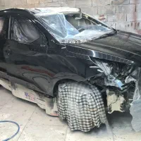 شاگرد نقاشی خودرو