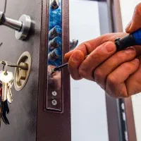 کلید سازی قنبری تهرانسریافت آبادخلیج چیتگر مهرآباد