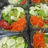 انواع سالاد سبزی و ترشیجات برای مجالس شما