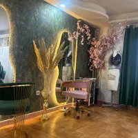 اجاره صندلی در سالن زیبایی همه لاین ها