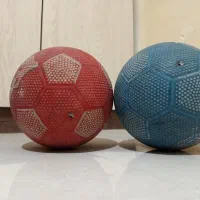 دو عدد توپ فوتبال