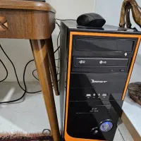 کامپیوتر و کیس با کیبورد