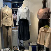 فروشنده خانم