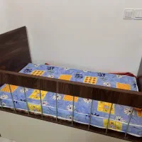 تخت کنار مادر(کودک)