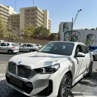 بی ام و ix1 مدل 2025