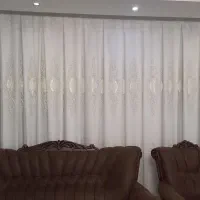 پرده پذیرایی حریرشاین گل برجسته نگین دار