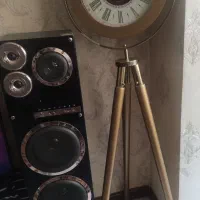 ساعت ایستاده سه پایه