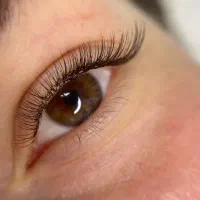 انجام خدمات اکستنشن و لیفت مژه و ابرو