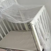 تخت گهواره ای کنار مادر
