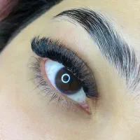 خدمات تخصصی اکستنشن مژه و لیفت و لمینت مژه و ابرو