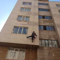 پیچ رولپلاک نما شستشوی نما آب بندی،  کار با طناب