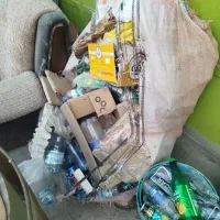 کارتون و بطری پلاستیکی