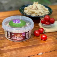 نیروی کار ماهر خانم در کارگاه مواد غذایی
