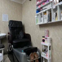 خدمات پدیکور همراه با صندلی ماساژ