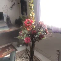 گل مصنوعی با گلدان فلزی