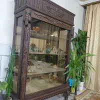 ست میز ناهارخوری با ۸ صندلی چوبی و ویترین  ویترین