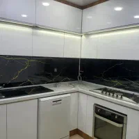 اجرا نصب برچسب کابینت بین کابینی ماربل کاغذ دیواری