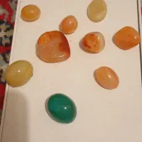 مقداری سنگ زینتی