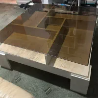 میز چوبی جلو مبلی