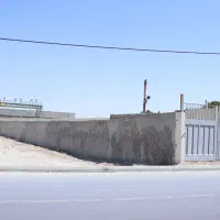 ملک پنج هزار متری با۲/۲۰۰متر سالن بتنی