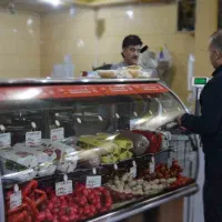 صندوقدار خانم و شاگرد مرغ فروشی