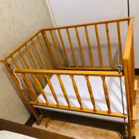 تخت کنارمادر چوبی