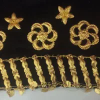 تقریبا هجده گرم  لچک طلا دویست بالا تابلو