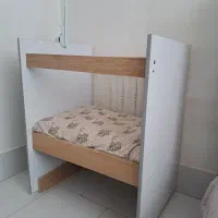 تخت کنار مادر