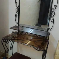آینه و صندلی