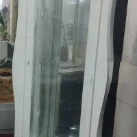 ویترین شیشه ای