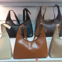 فروشنده فروشگاه پوشاک