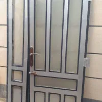 درب دو لنگه آلومینیومی در حد نو