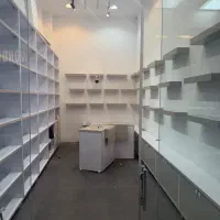 دکور مغازه بژ وسفید