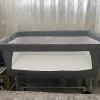 تخت کنار مادر