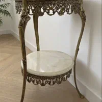 میز تلفن برنزی