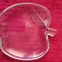 پیش دستی شیشه ای طرح سیب فرانسه