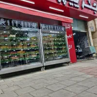 سالن کار و کارگر ساده در رستوران