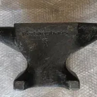 سندان ۸۰ کیلویی قدیمی روسی