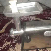 چرخ گوشت و خطکش خیاطی