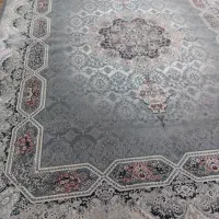 دو تخته فرش ۱۲ متری و یک قالیچه گرد رنگ دلفینی