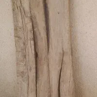 یک لنگه در چوبی دست‌ساز قدیمی