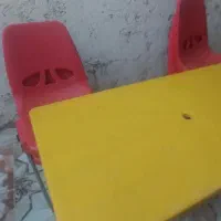 صندلی همراه با میز