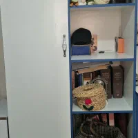 میز تحریر و کامپیوتر و کمد لباس با طبقه