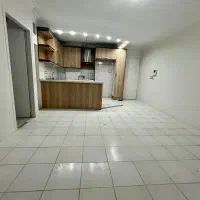 ۴۲ متری با پارکینگ و انباری