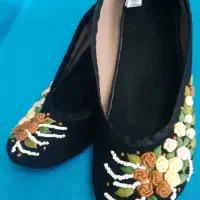 پاپوش گلدوزی شده