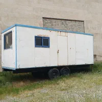 فروش کانکس ارتشی ۴ چرخ باز سازی شده لوکس