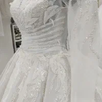 فروش تعدادی لباس عروس و تورو تاج و ژپون