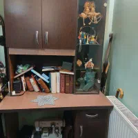 میز تحریر وکامپیوتر