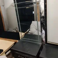 تخت 2دونفره  دارای 2اینه قدی  چراغ دار