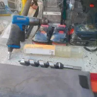 تعدادی لوازم کار و کارگاهی